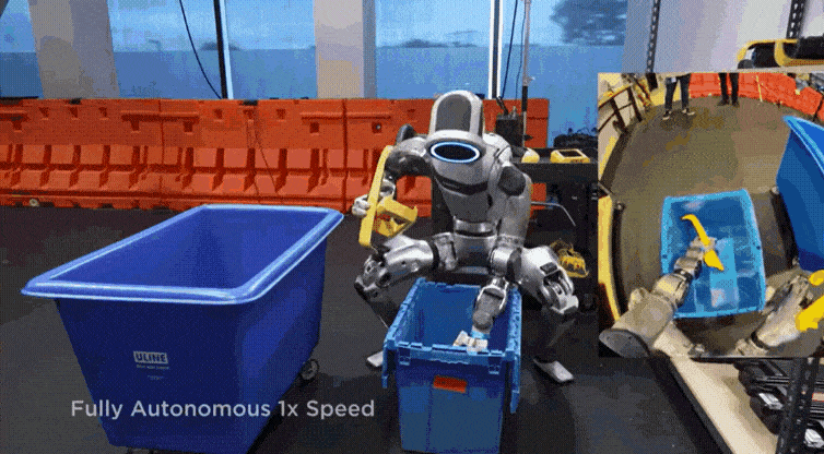 현대차그룹 로봇 자회사 보스턴다이내믹스가 개발한 2족 보행 로봇 '아틀라스'가 부품을 옮기고 있다./보스턴다이내믹스 유튜브