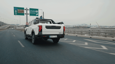 신형 무쏘가 달리는 모습. 사진=KGM