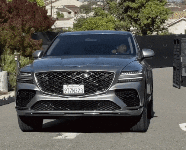 제네시스 'GV80 쿠페'를 운전하는 손흥민./인스타그램 캡처