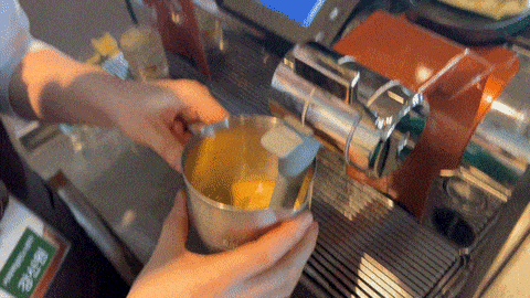 스타벅스 에어로카노 제조. [변덕호 기자]