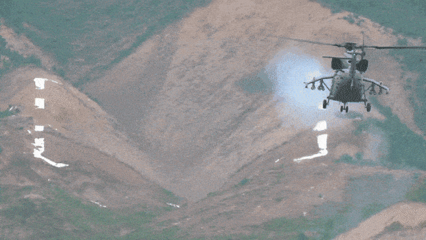 2026년 8월 해병대 개발 완료를 목표로 해병대 상륙공격헬기가 공격 능력 검증을 위한 주·야 간 기관총 및 로켓 실사격 시험을 하고 있다. 사진 제공=방위사업청