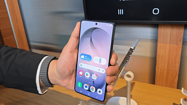 [샌프란시스코=뉴시스]갤럭시 S26 울트라의 '프라이버시 디스플레이' 기술을 활용해 앱 알림만 선택적으로 측면 화면에서 가린 모습. (사진=윤현성 기자) *재판매 및 DB 금지