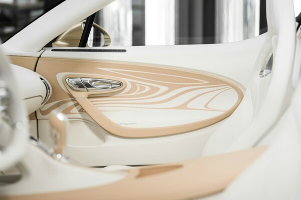 부가티 W16 미스트랄 라 페를르 라르