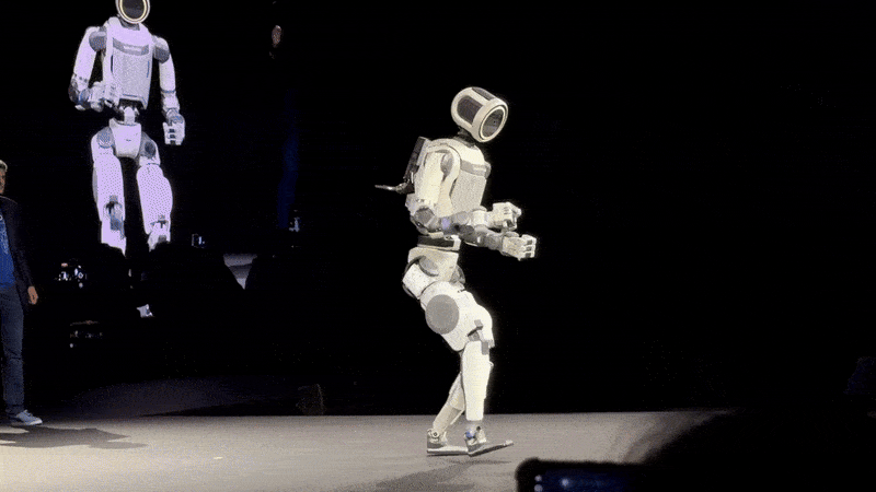 An Atlas humanoid robot, developed by Boston Dynamics, greets visitors during a main presentation by Hyundai Motor Group at the CES 2026 in Las Vegas on Jan. 5. [SARAH CHEA]