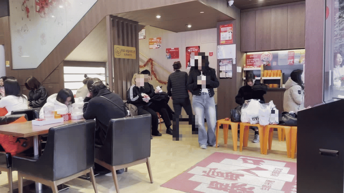 26일 오후 5시 21분, 하이디라오 건대지점 대기현장. 사진=박상경 기자