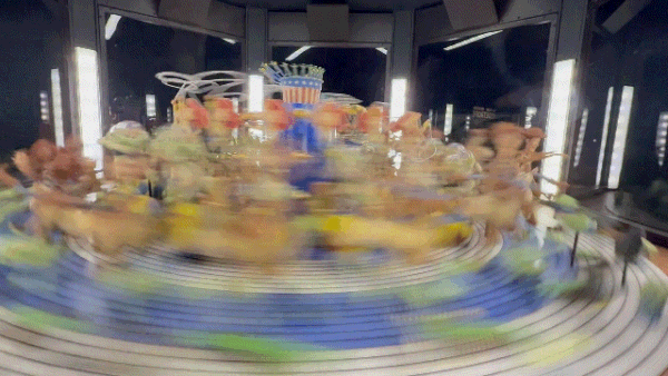 캐릭터들이 눈앞에서 살아 움직이는 듯한 착시를 일으키는 '토이 스토리'(Toy Story)의 3D 조이트로프(초기 애니메이션 기구) ⓒ 뉴스1 윤슬빈 관광전문기자