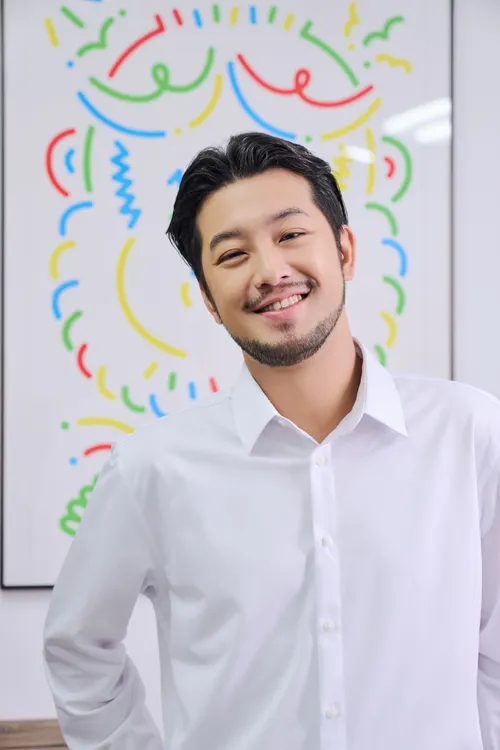 노란 수영복에 섹시한 몸매 어필하는 존예 처자