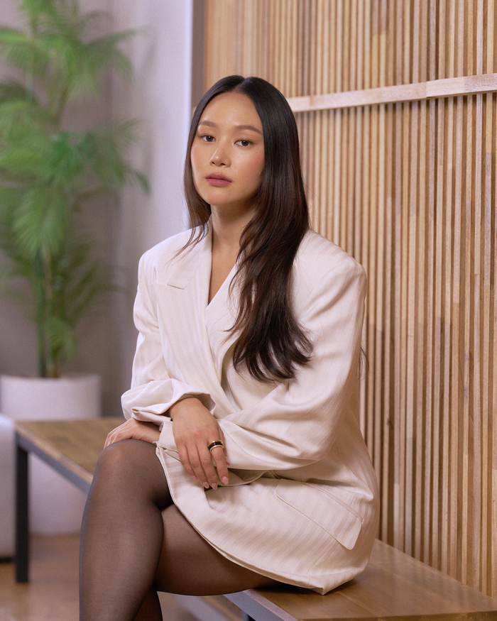 노란 수영복에 섹시한 몸매 어필하는 존예 처자