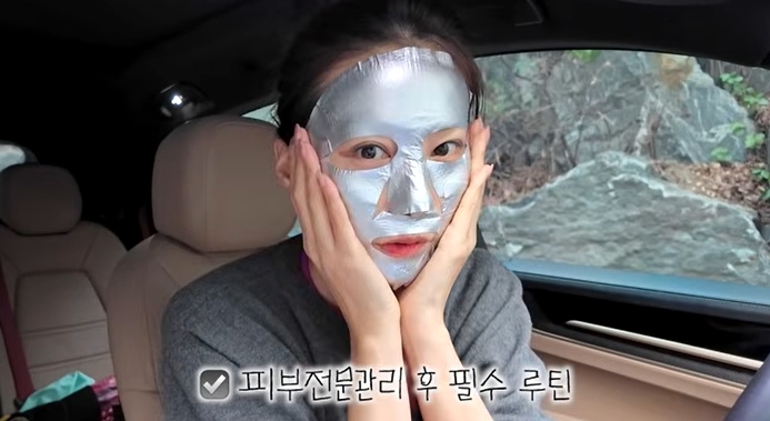 노란 수영복에 섹시한 몸매 어필하는 존예 처자