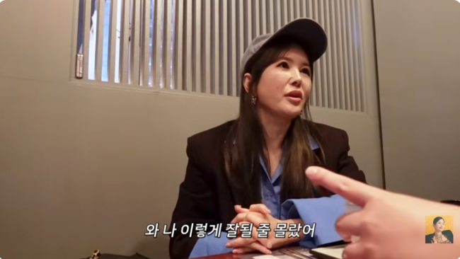 노란 수영복에 섹시한 몸매 어필하는 존예 처자