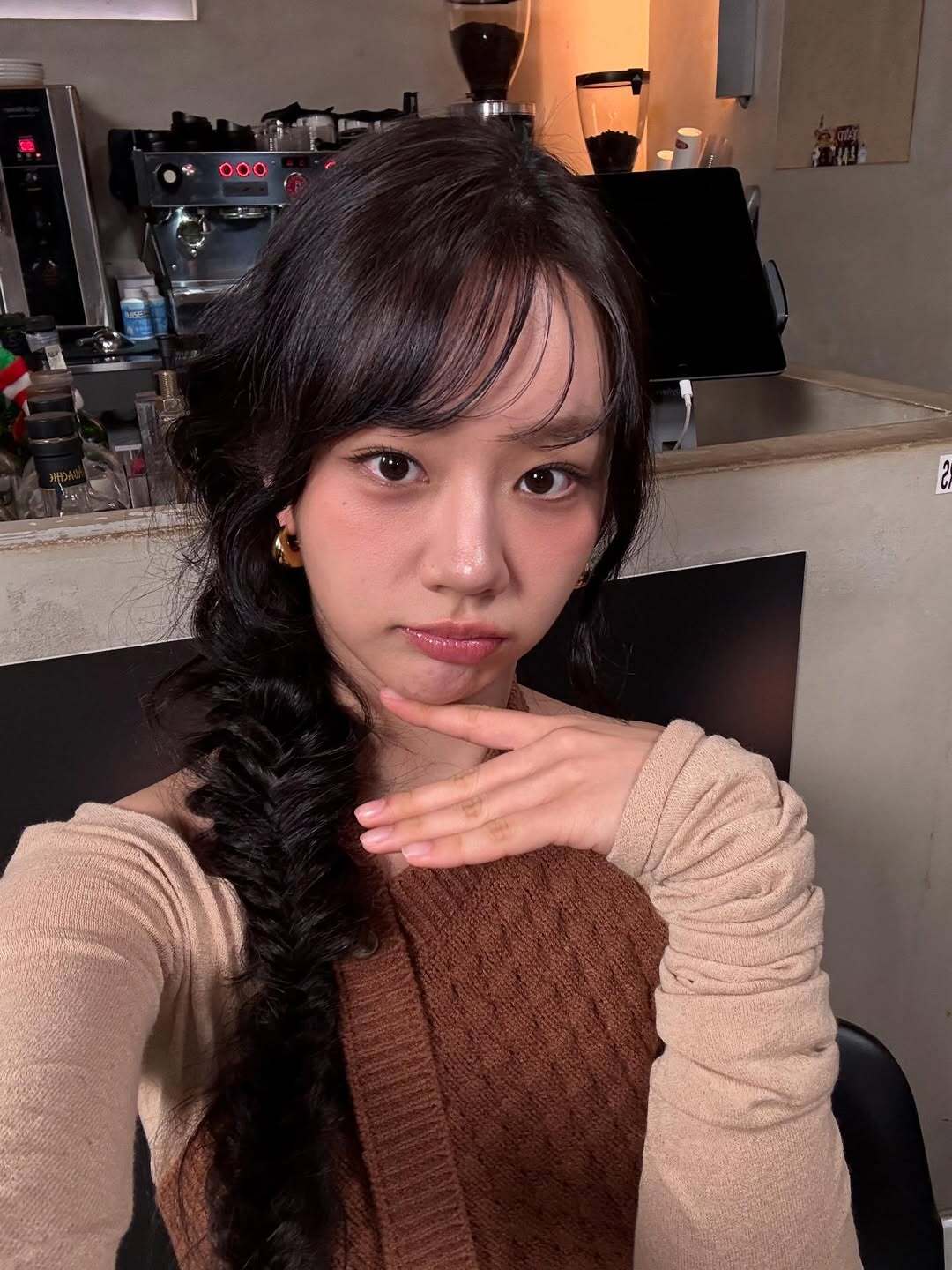 노란 수영복에 섹시한 몸매 어필하는 존예 처자