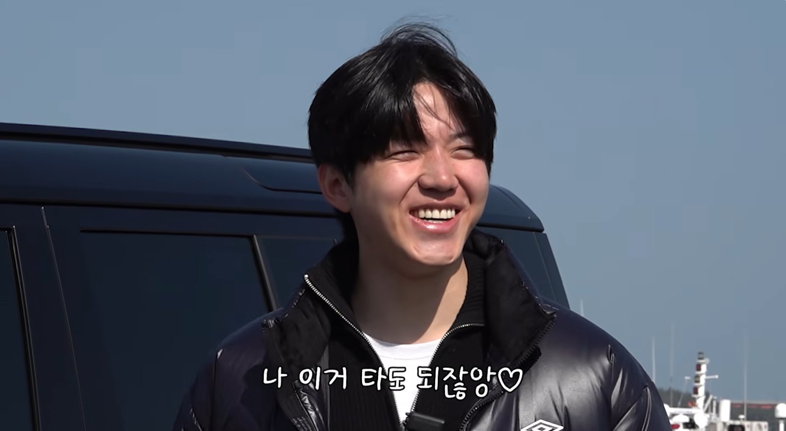 노란 수영복에 섹시한 몸매 어필하는 존예 처자