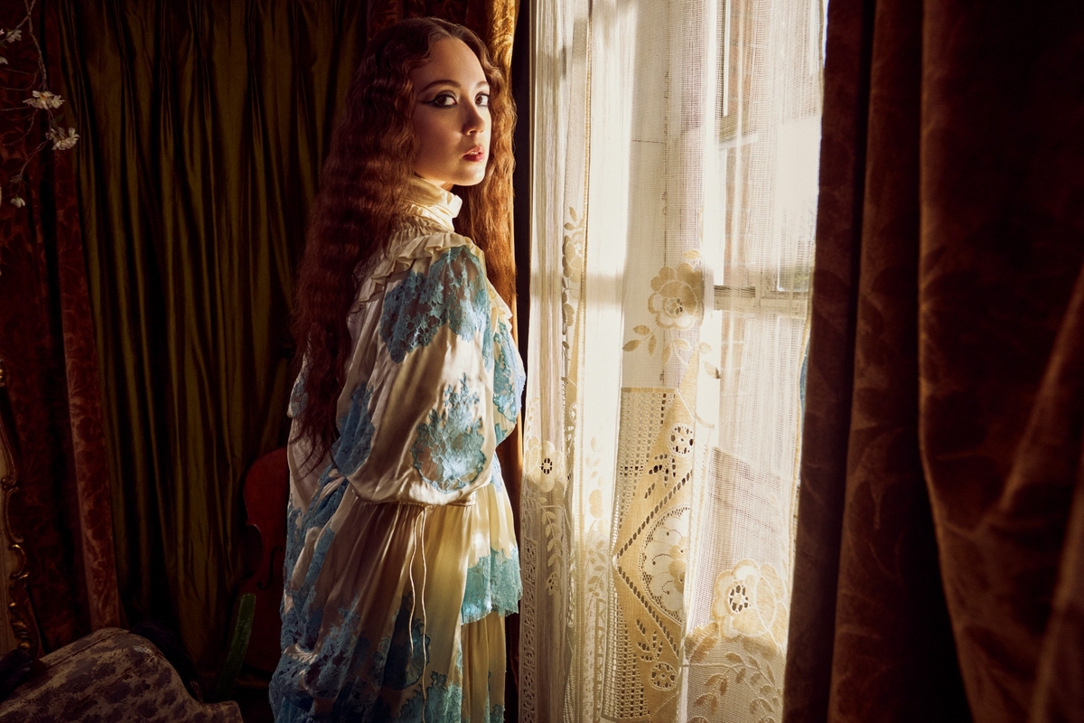 노란 수영복에 섹시한 몸매 어필하는 존예 처자