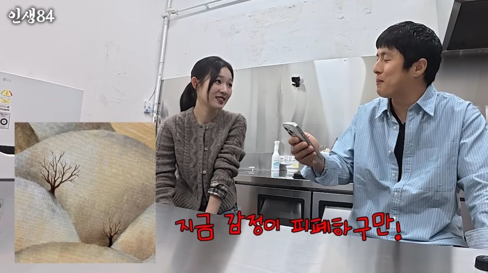 노란 수영복에 섹시한 몸매 어필하는 존예 처자