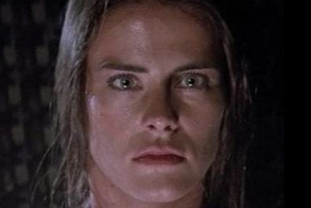 노란 수영복에 섹시한 몸매 어필하는 존예 처자