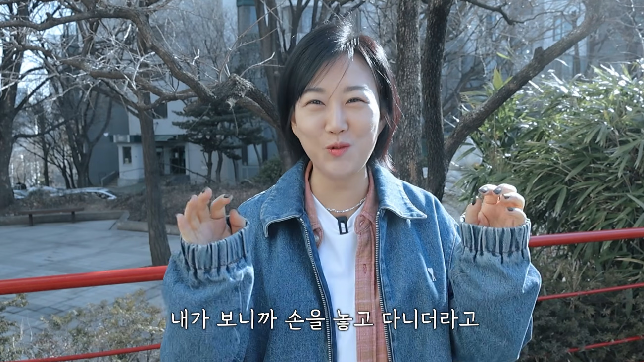 노란 수영복에 섹시한 몸매 어필하는 존예 처자