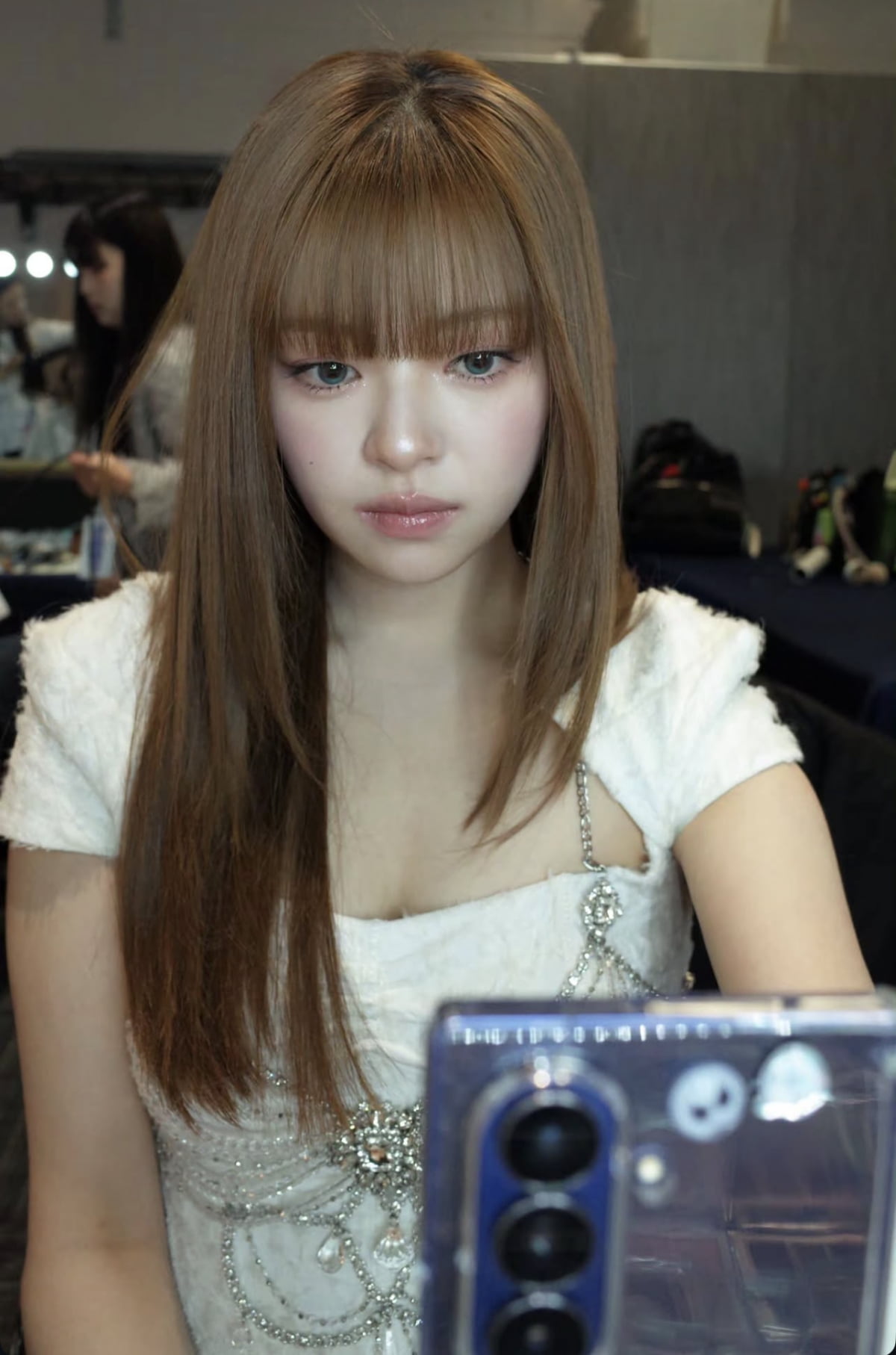 노란 수영복에 섹시한 몸매 어필하는 존예 처자