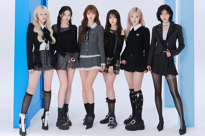 노란 수영복에 섹시한 몸매 어필하는 존예 처자