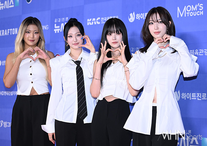 노란 수영복에 섹시한 몸매 어필하는 존예 처자