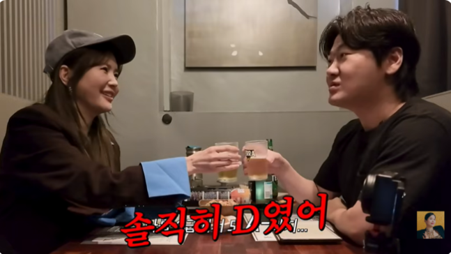 노란 수영복에 섹시한 몸매 어필하는 존예 처자