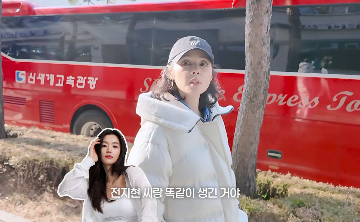 노란 수영복에 섹시한 몸매 어필하는 존예 처자