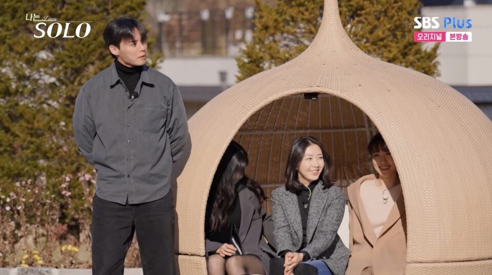 노란 수영복에 섹시한 몸매 어필하는 존예 처자