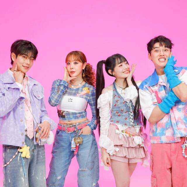 노란 수영복에 섹시한 몸매 어필하는 존예 처자