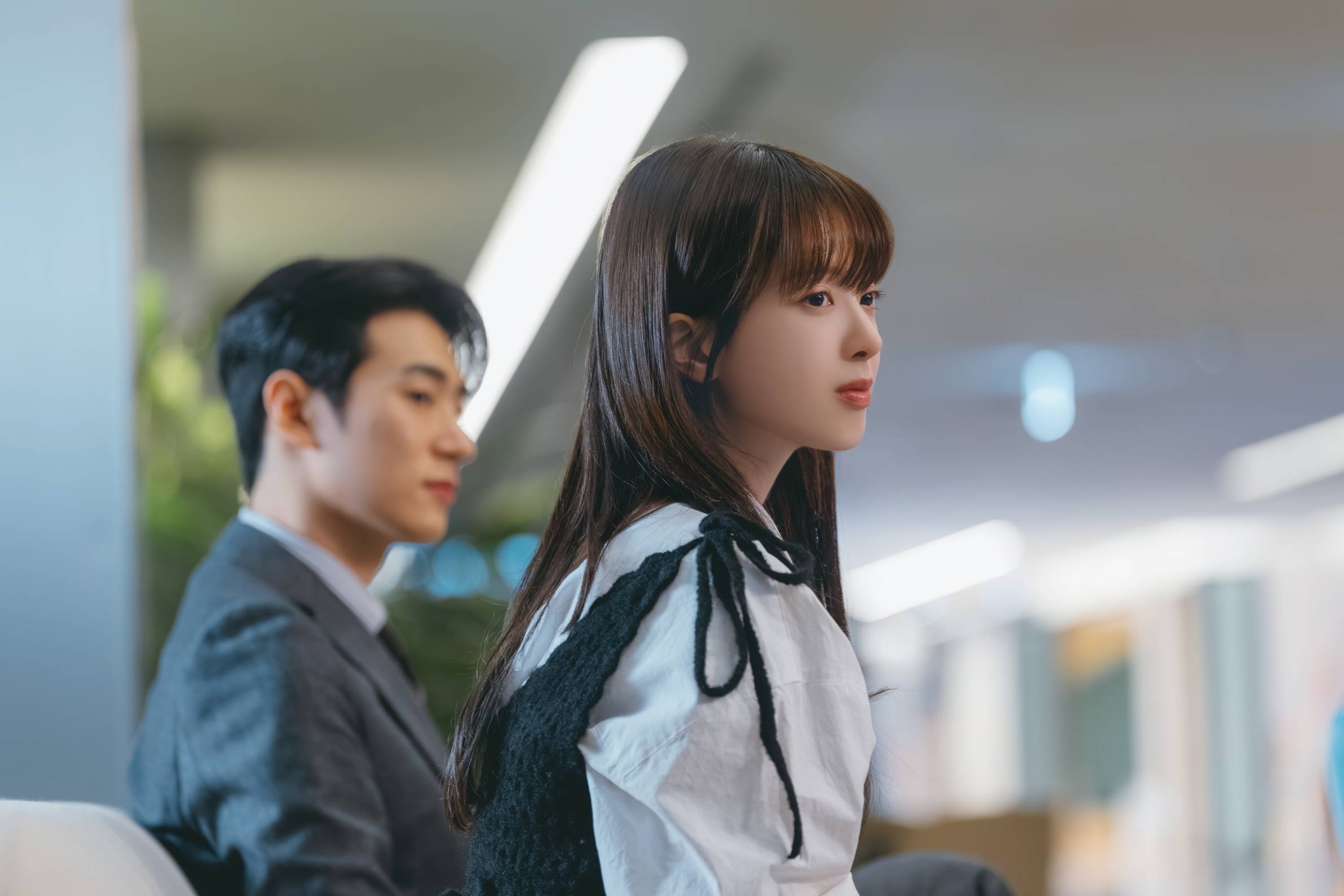 노란 수영복에 섹시한 몸매 어필하는 존예 처자