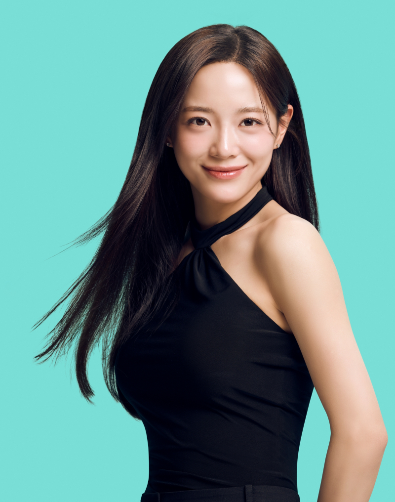 노란 수영복에 섹시한 몸매 어필하는 존예 처자