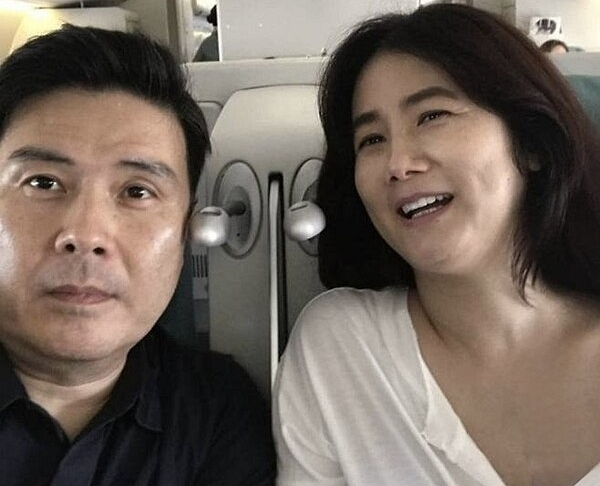 노란 수영복에 섹시한 몸매 어필하는 존예 처자