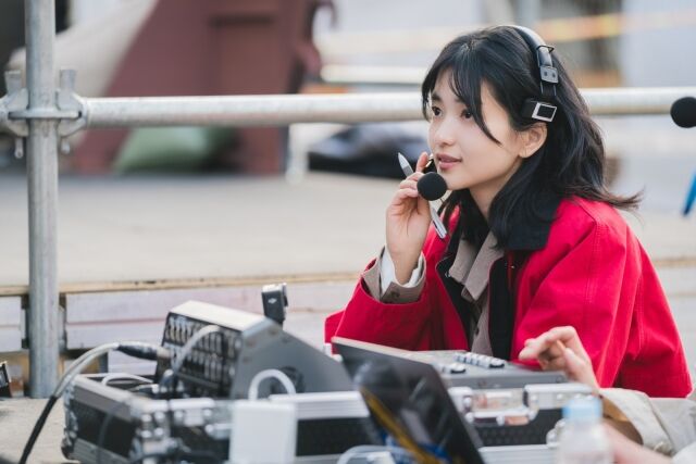 노란 수영복에 섹시한 몸매 어필하는 존예 처자