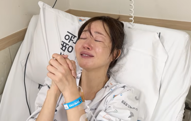 노란 수영복에 섹시한 몸매 어필하는 존예 처자