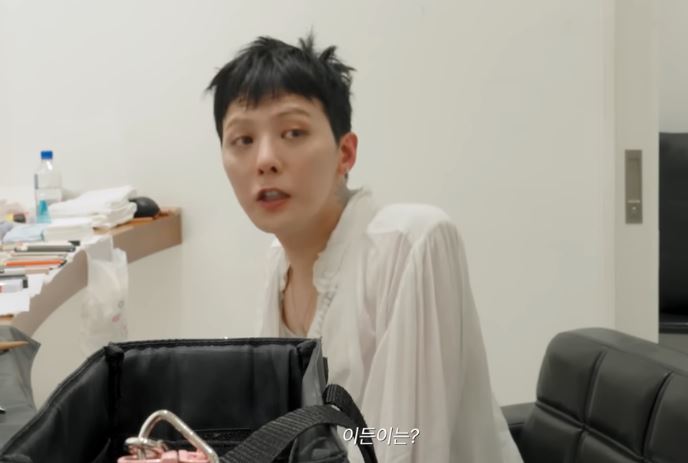 노란 수영복에 섹시한 몸매 어필하는 존예 처자