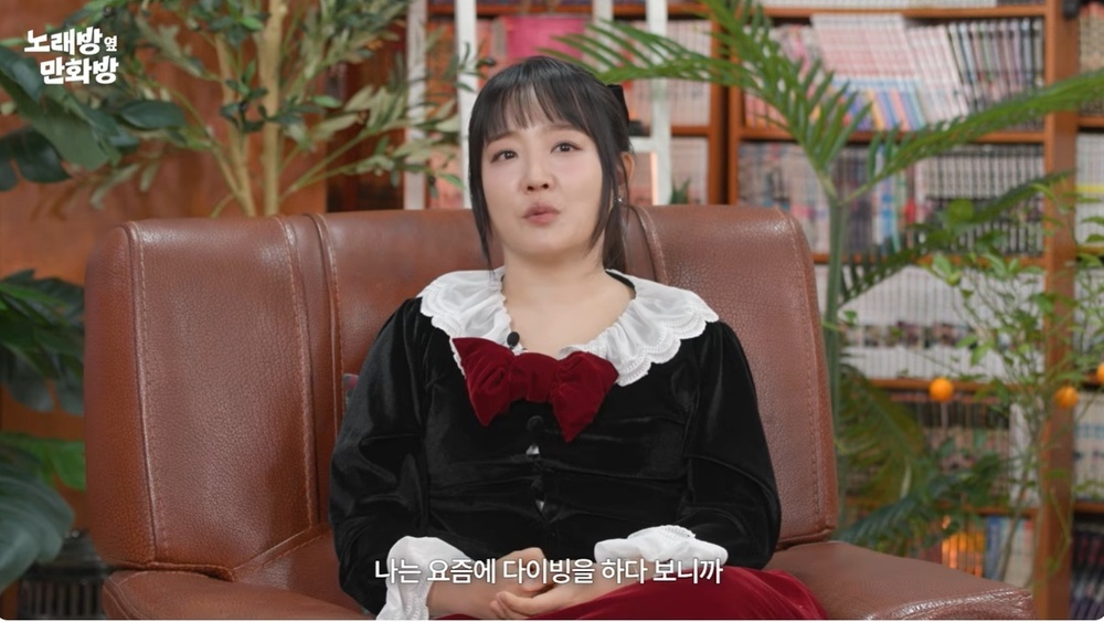 노란 수영복에 섹시한 몸매 어필하는 존예 처자