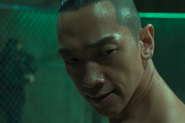 노란 수영복에 섹시한 몸매 어필하는 존예 처자