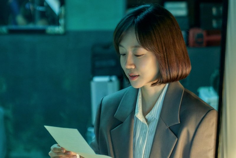 노란 수영복에 섹시한 몸매 어필하는 존예 처자