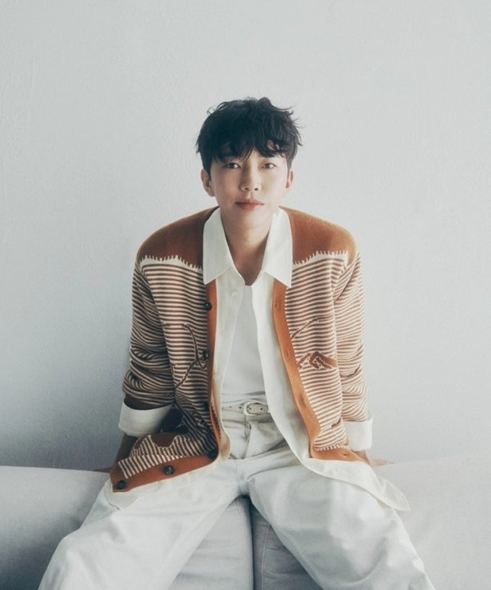 노란 수영복에 섹시한 몸매 어필하는 존예 처자