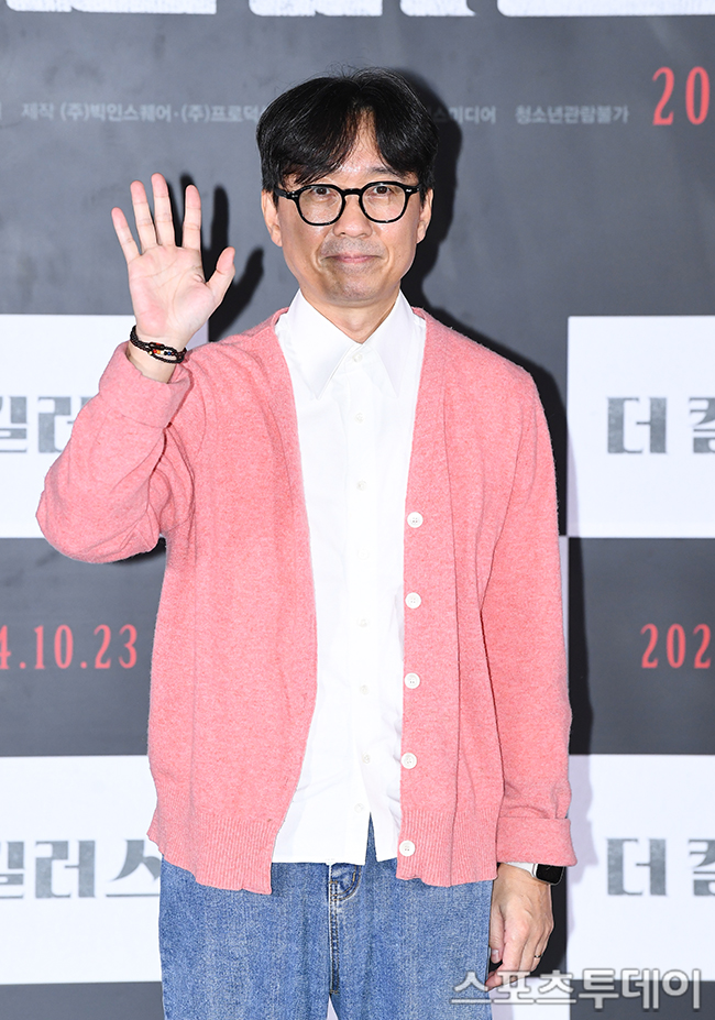 노란 수영복에 섹시한 몸매 어필하는 존예 처자