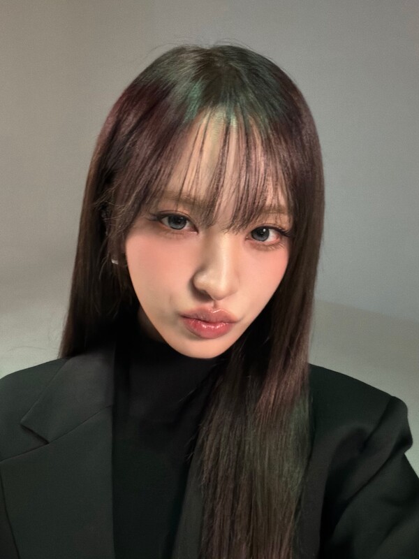 노란 수영복에 섹시한 몸매 어필하는 존예 처자