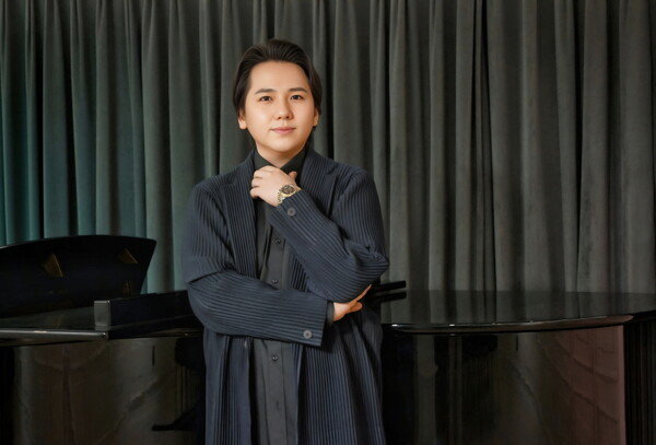 노란 수영복에 섹시한 몸매 어필하는 존예 처자