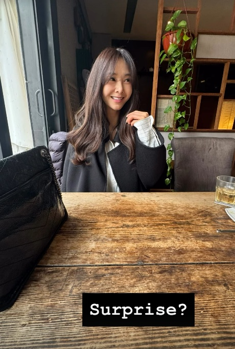 노란 수영복에 섹시한 몸매 어필하는 존예 처자