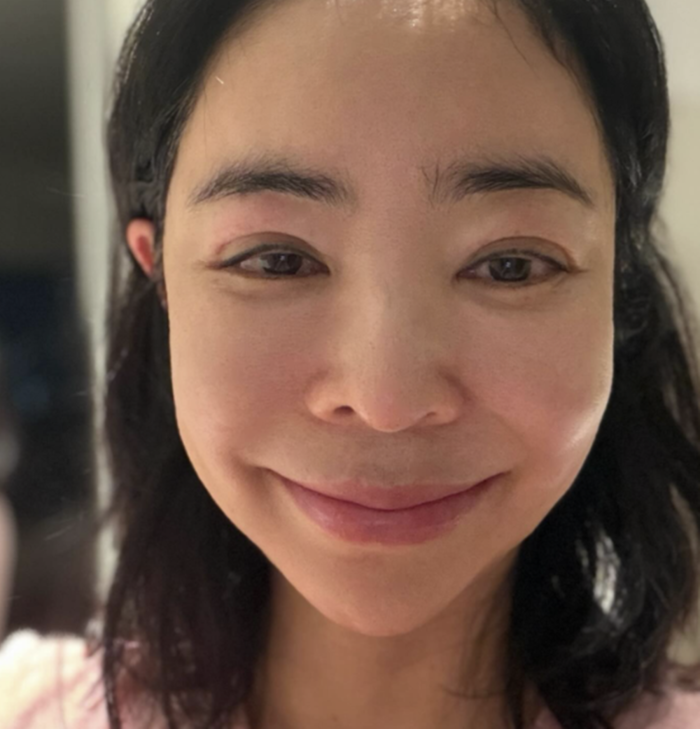 노란 수영복에 섹시한 몸매 어필하는 존예 처자