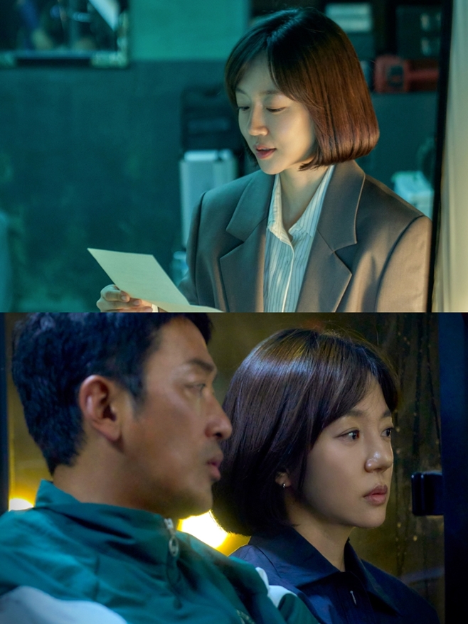 노란 수영복에 섹시한 몸매 어필하는 존예 처자