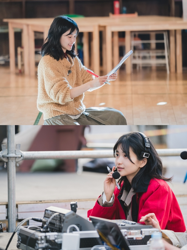 노란 수영복에 섹시한 몸매 어필하는 존예 처자