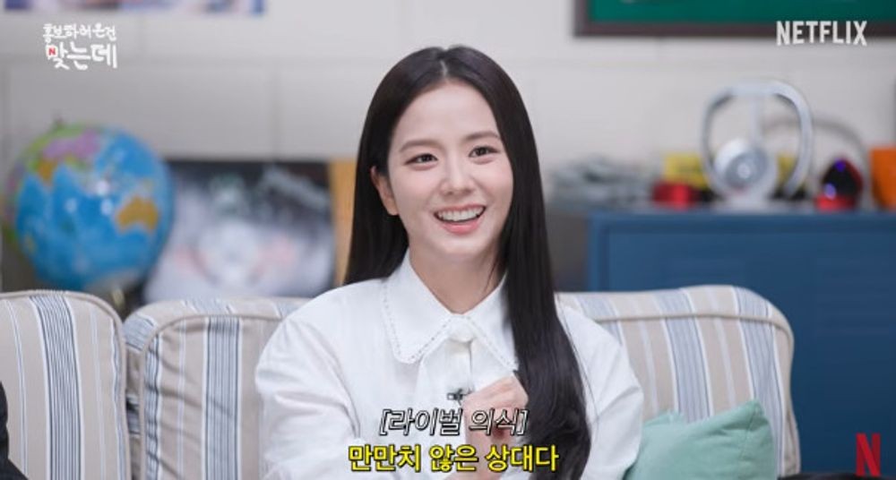 노란 수영복에 섹시한 몸매 어필하는 존예 처자