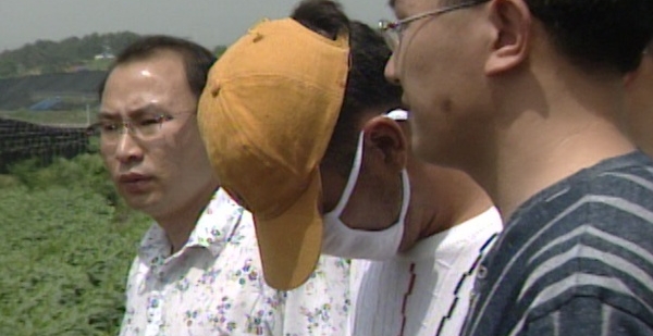 노란 수영복에 섹시한 몸매 어필하는 존예 처자