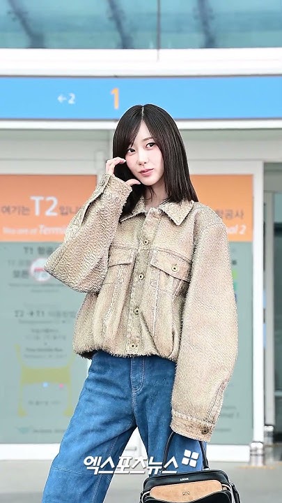 노란 수영복에 섹시한 몸매 어필하는 존예 처자