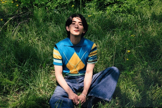 노란 수영복에 섹시한 몸매 어필하는 존예 처자