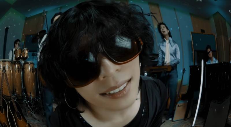 노란 수영복에 섹시한 몸매 어필하는 존예 처자