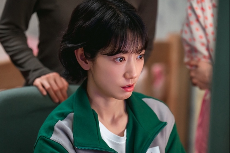 노란 수영복에 섹시한 몸매 어필하는 존예 처자